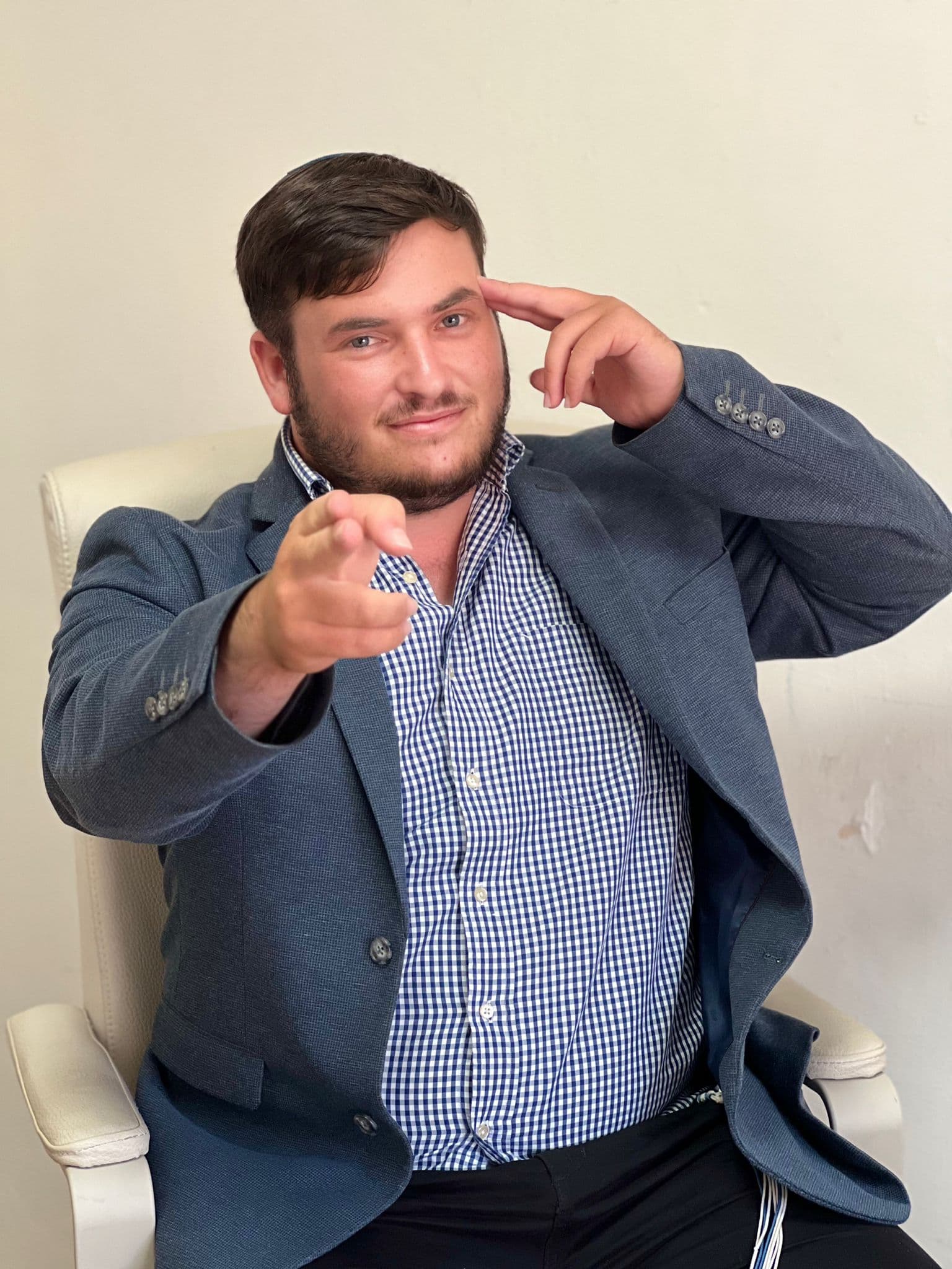 אלעזר רבינוביץ בקליניקה בבית שמש